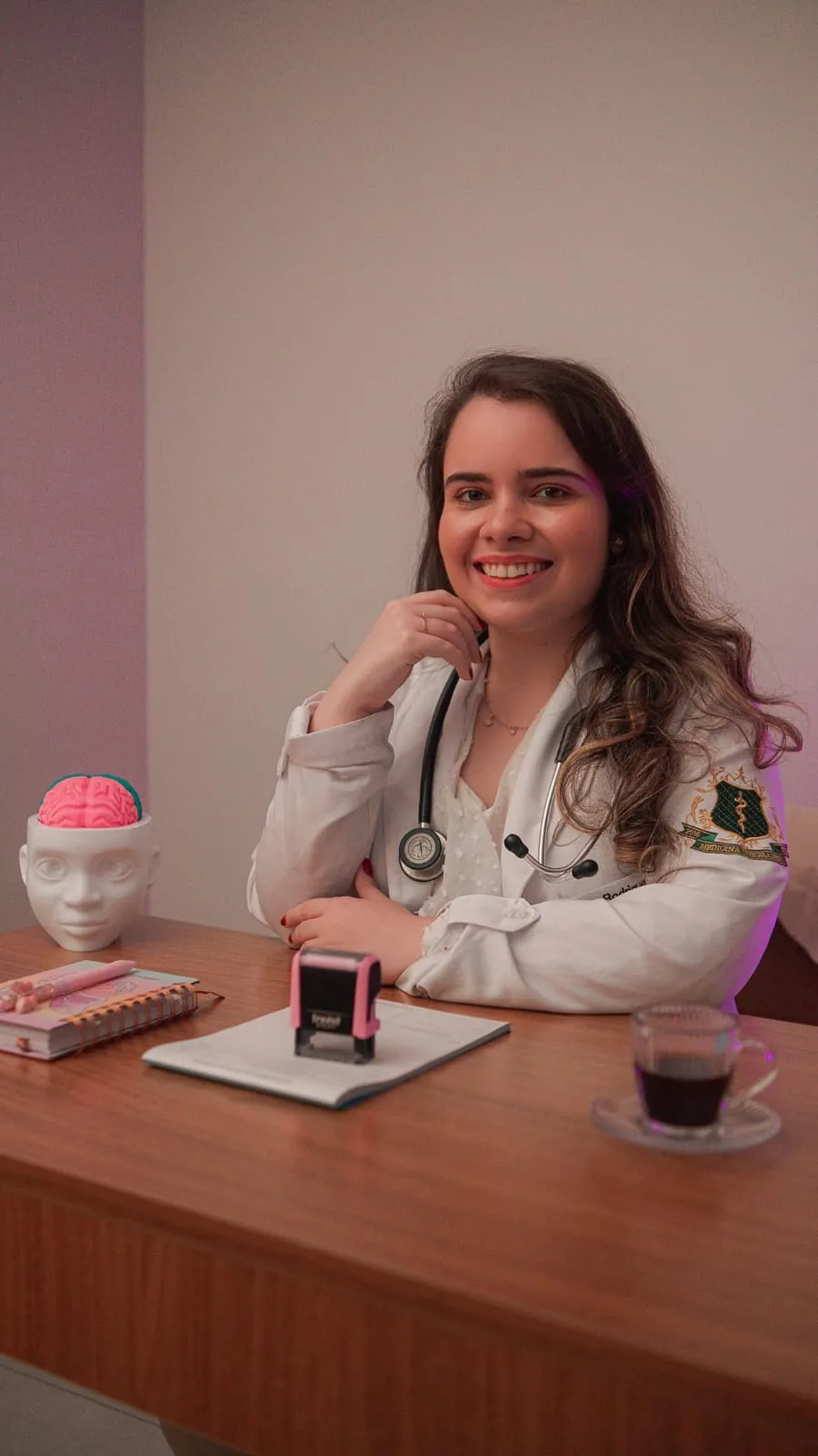 Dra. Bruna Campos, médica pós-graduada em Psiquiatria e psicanalista, atendimento em Clínica Geral, Psiquiatria e Psicanálise no Recreio dos Bandeirantes, Rio de Janeiro